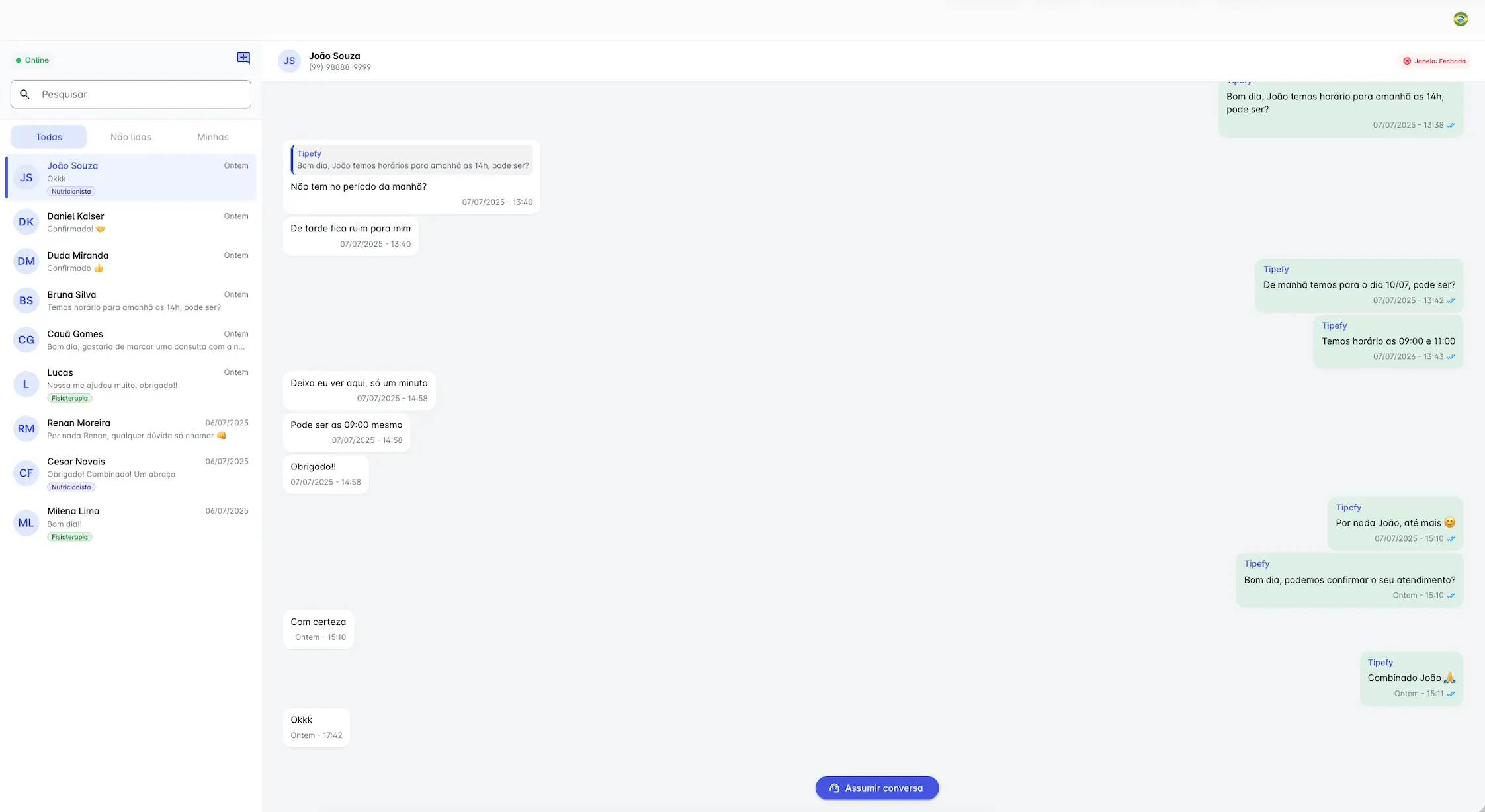 Tela real da central de multi-atendimento da Tipefy com lista de conversas e mensagens em andamento